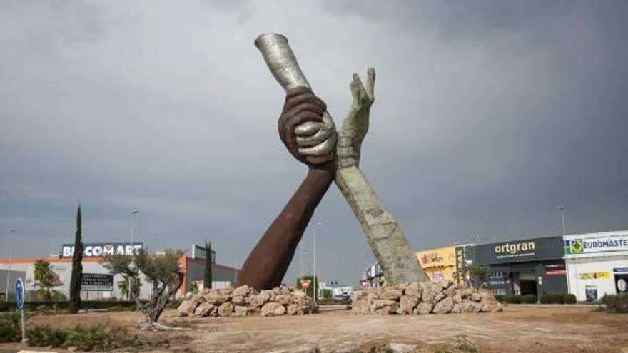 Ripollés aplaza el final de la reparación de su escultura hasta después de elecciones