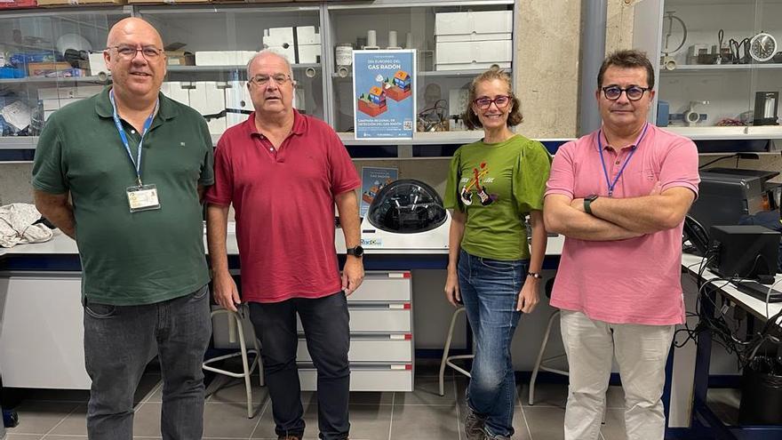 De izquierda a derecha, Héctor Alonso Hernández, Jesus García Rubiano, Alicia Tejera Cruz y Pablo Martel Escobar, investigadores del grupo de trabajo de Radiactividad Ambiental del Departamento de Física de la ULPGC.