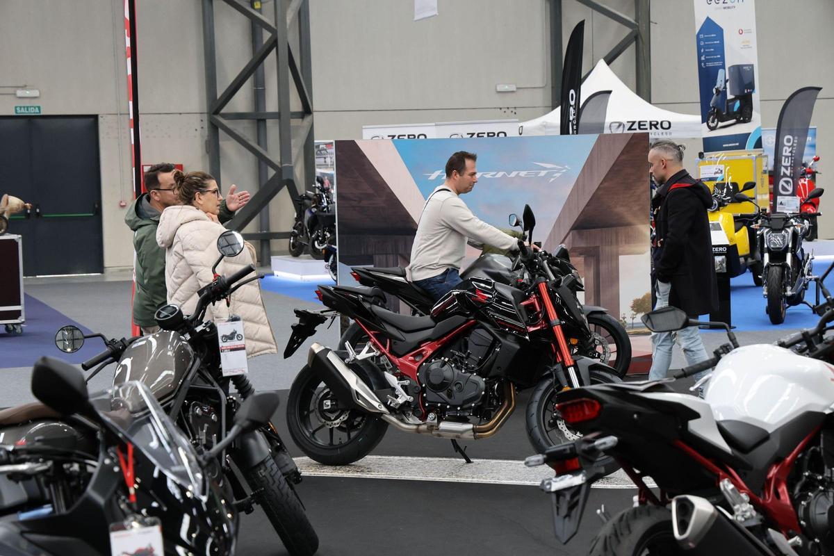 Un paseo entre coches y motos en Vigo Un paseo entre coches y motos en Vigo