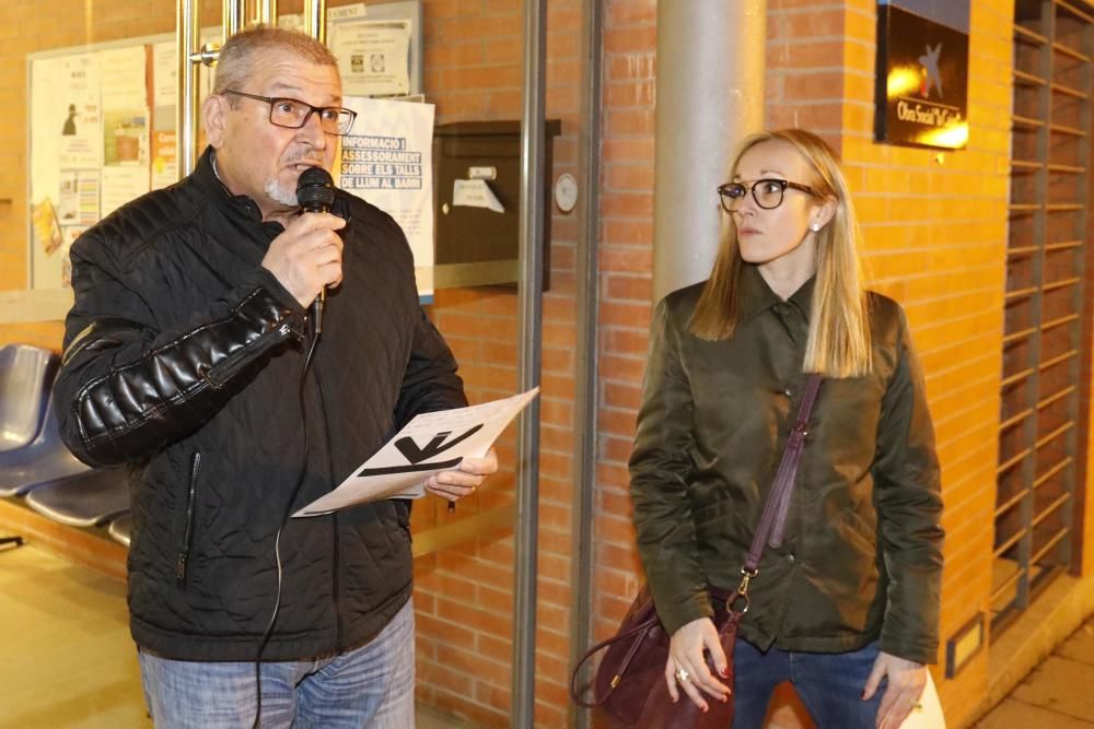 Protesta veïnal contra el tancament del CAP de Taialà en caps de setmana