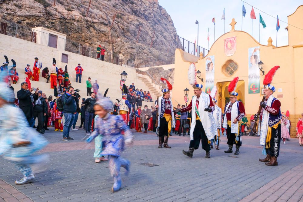 Bajada del Santo en las fiestas de Moros y Cristianos de Sax