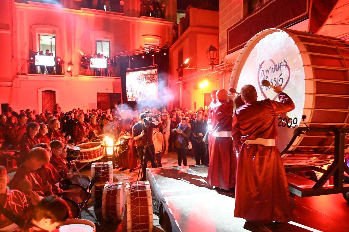 La Rompida de la Hora se celebra la medianoche del Jueves Santo en la plaza Mayor.