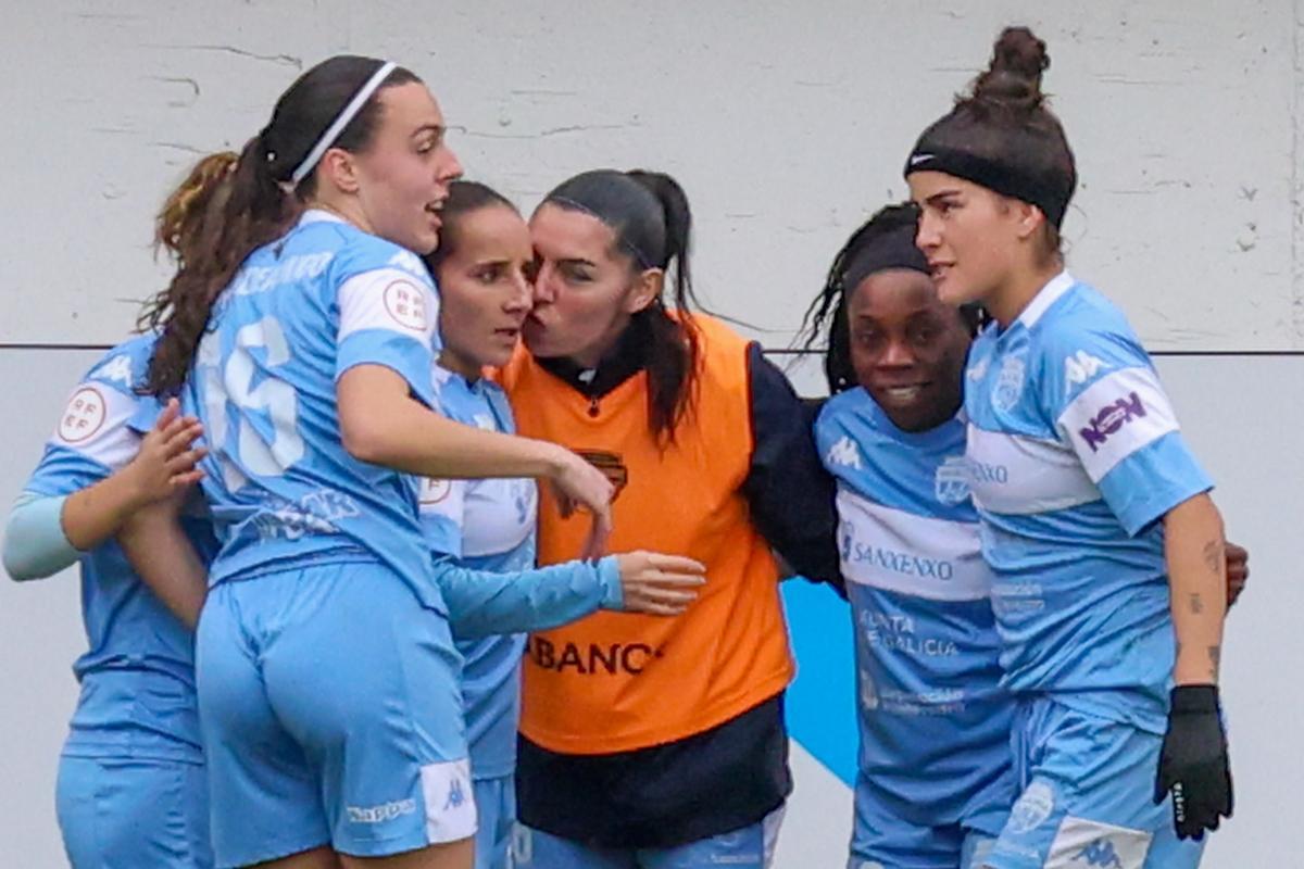 La plantilla celeste celebrando uno de los goles de Machado.