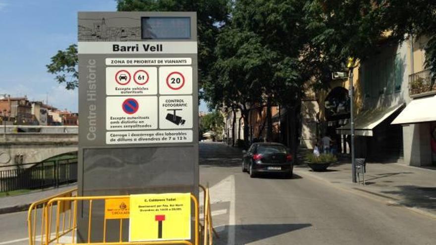 Nou tòtem informatiu, més modern, a l&#039;accés del Barri Vell a Girona