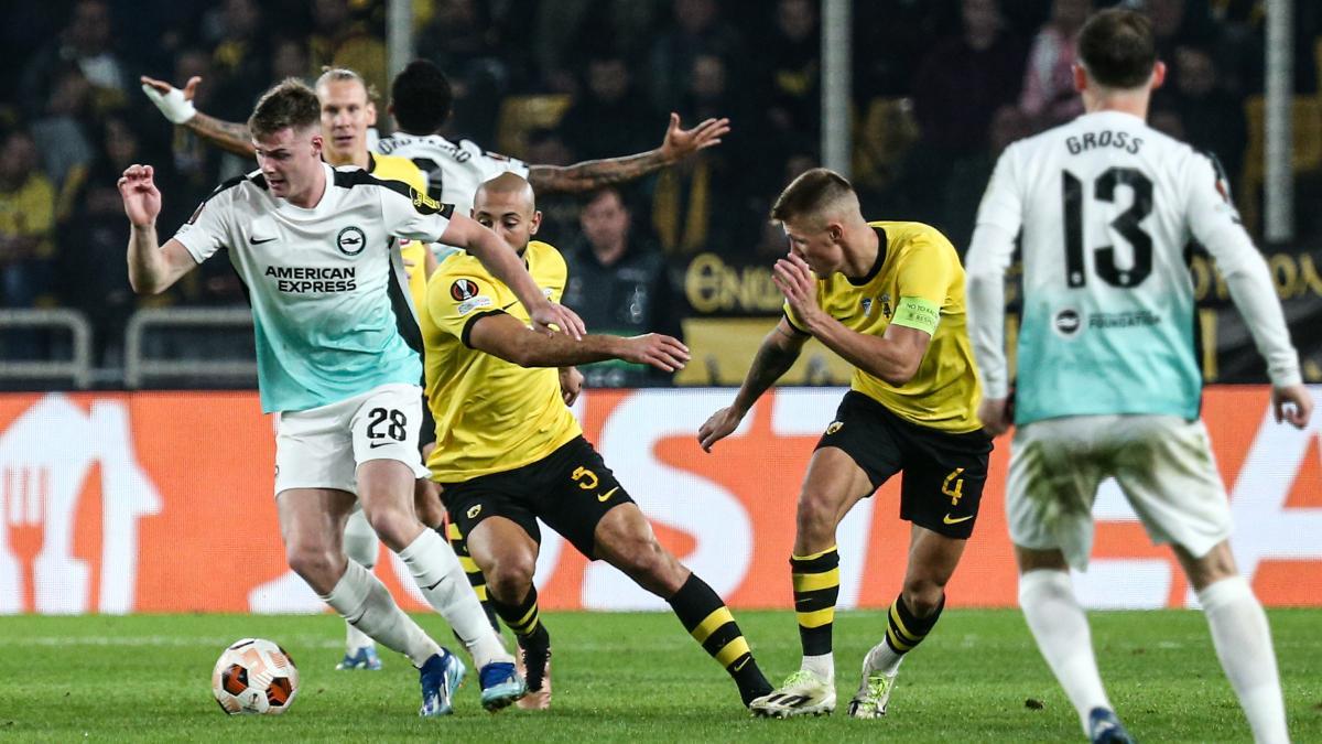 Evan Ferguson durante un partido de Europa League