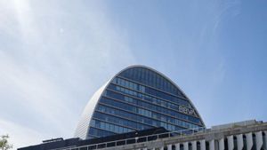 La CNMV autoritza la millora de l’opa del BBVA sobre el Banc Sabadell