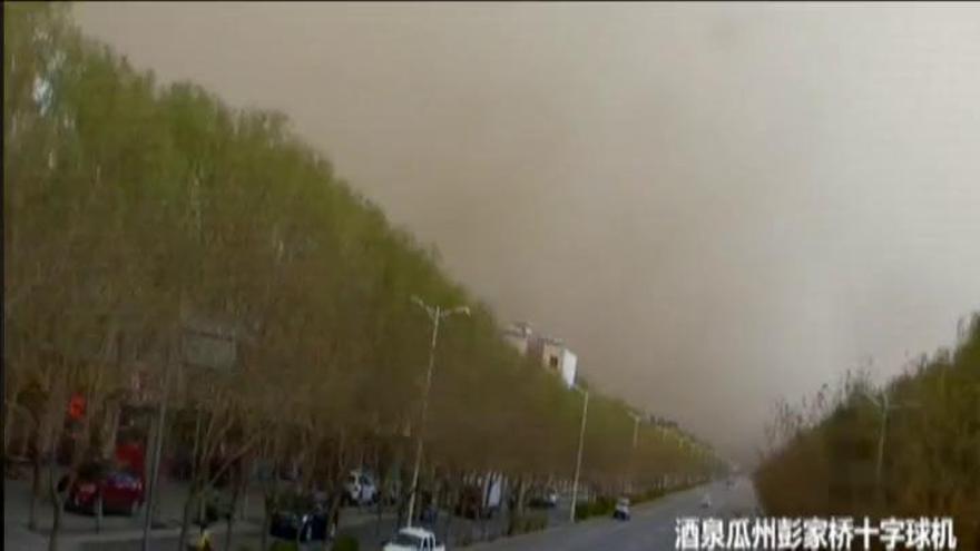 Una impresionante tormenta de arena oscurece el cielo de Guazhou