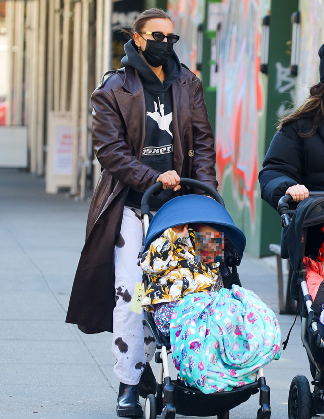 Irina Shayk, con pantalones de 'cow print'