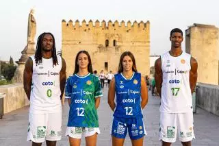 El Cajasol Coto Córdoba presenta sus nuevas equipaciones Hummel antes de medirse al Cáceres
