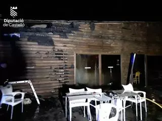 Un incendio sorprende de madrugada a un bar de un pueblo de Castellón