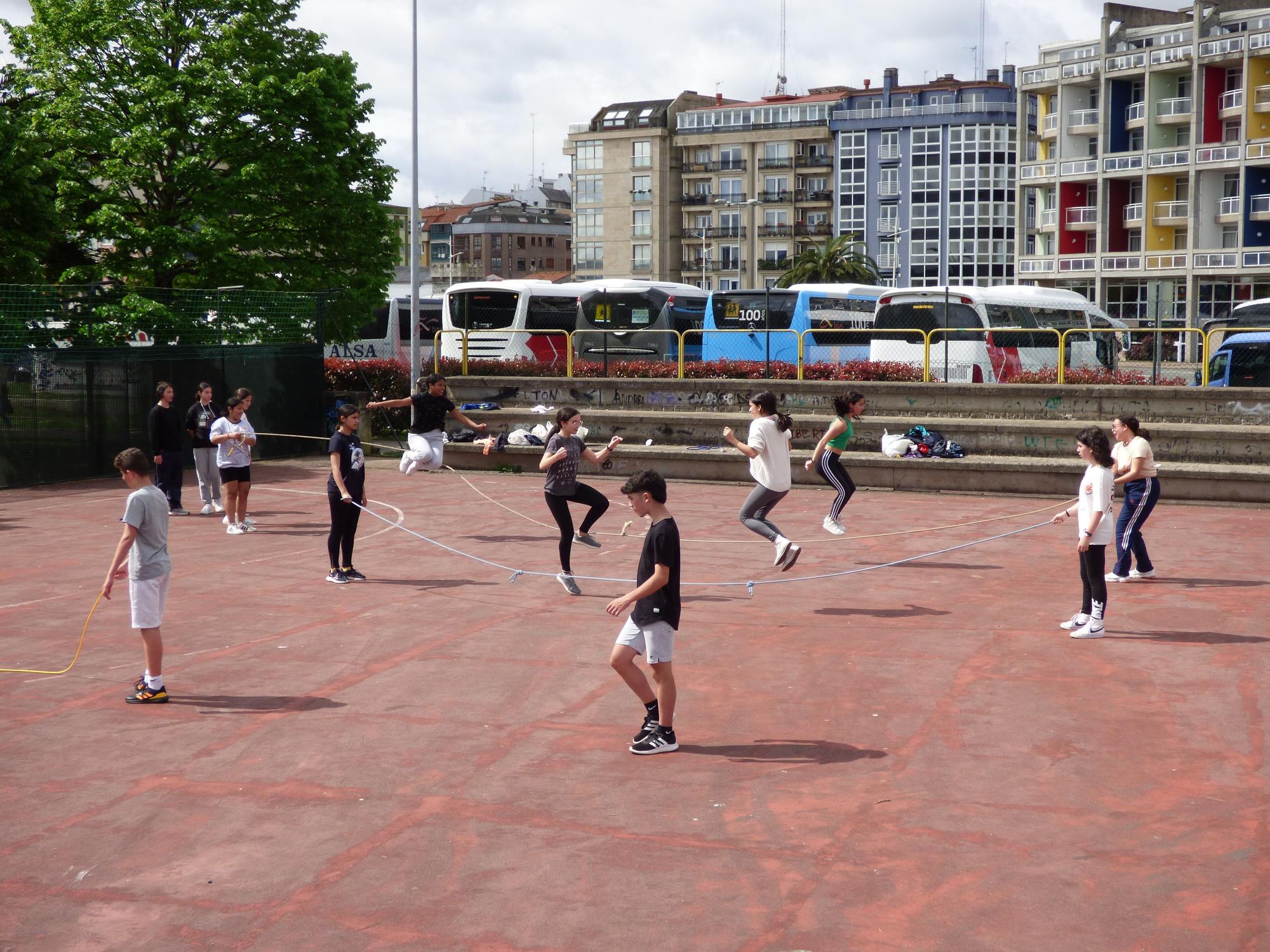 El deporte sale a la calle en Sada para reivindicar la educación física