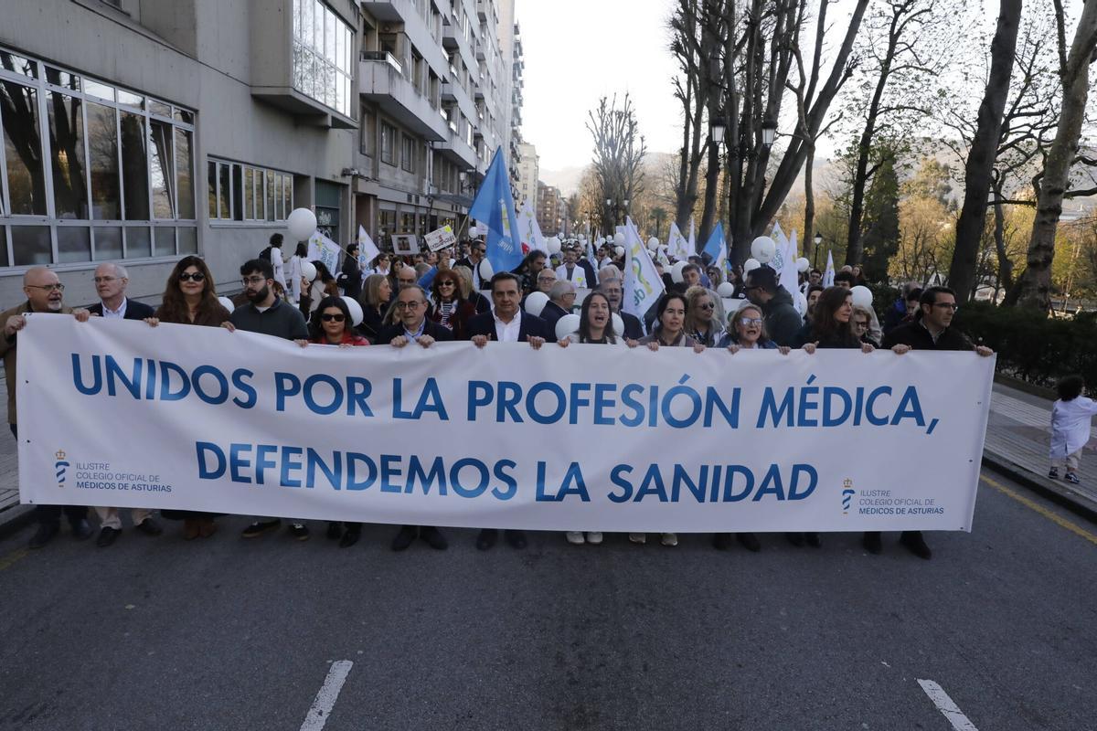 Así fue la manifestación de los médicos asturianos en Oviedo