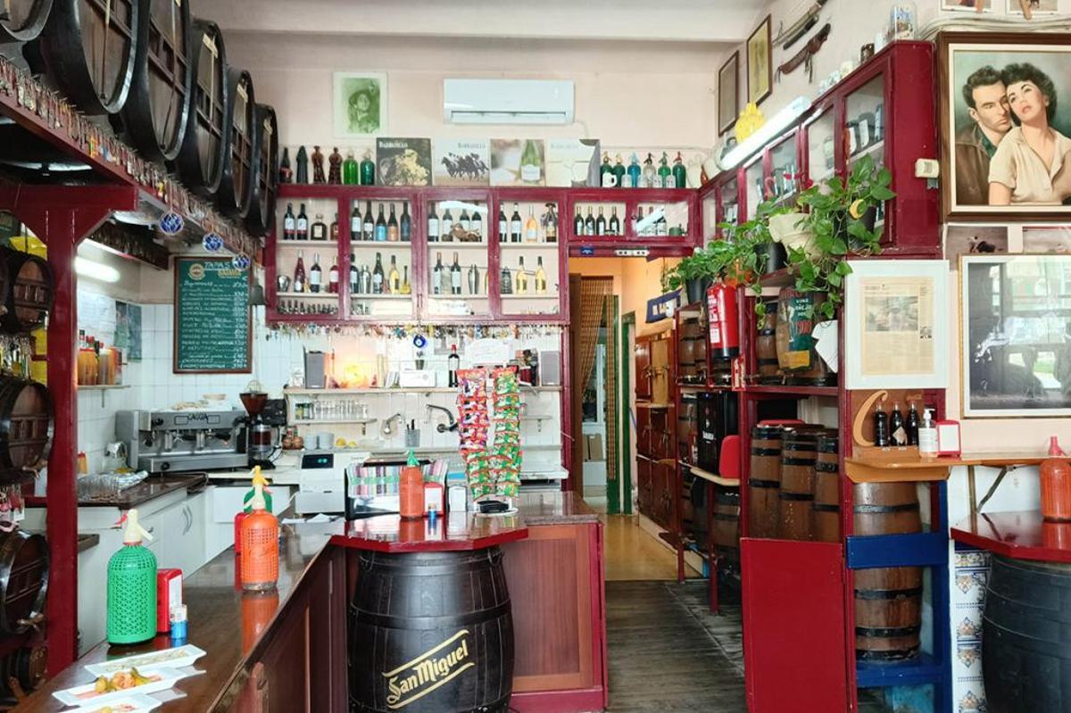 Interior de la Bodega J. Cala.