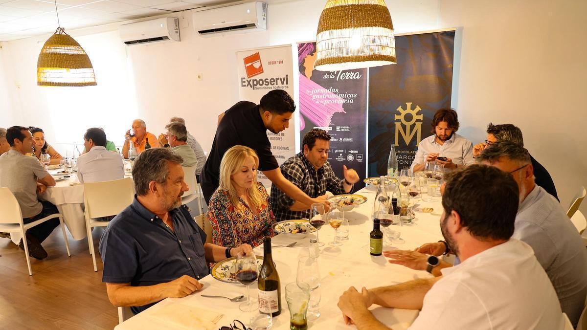 El restaurante del Club de Tenis de Muro exhibe una cocina local con raíces