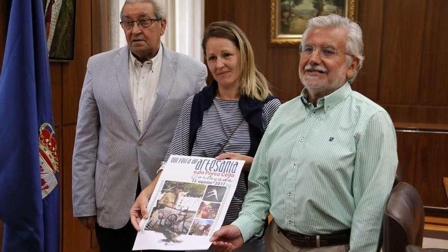 Avelino de Francisco, Begoña Estévez y Rosendo Fernández, en la presentación de la Feira. // Jesús Regal