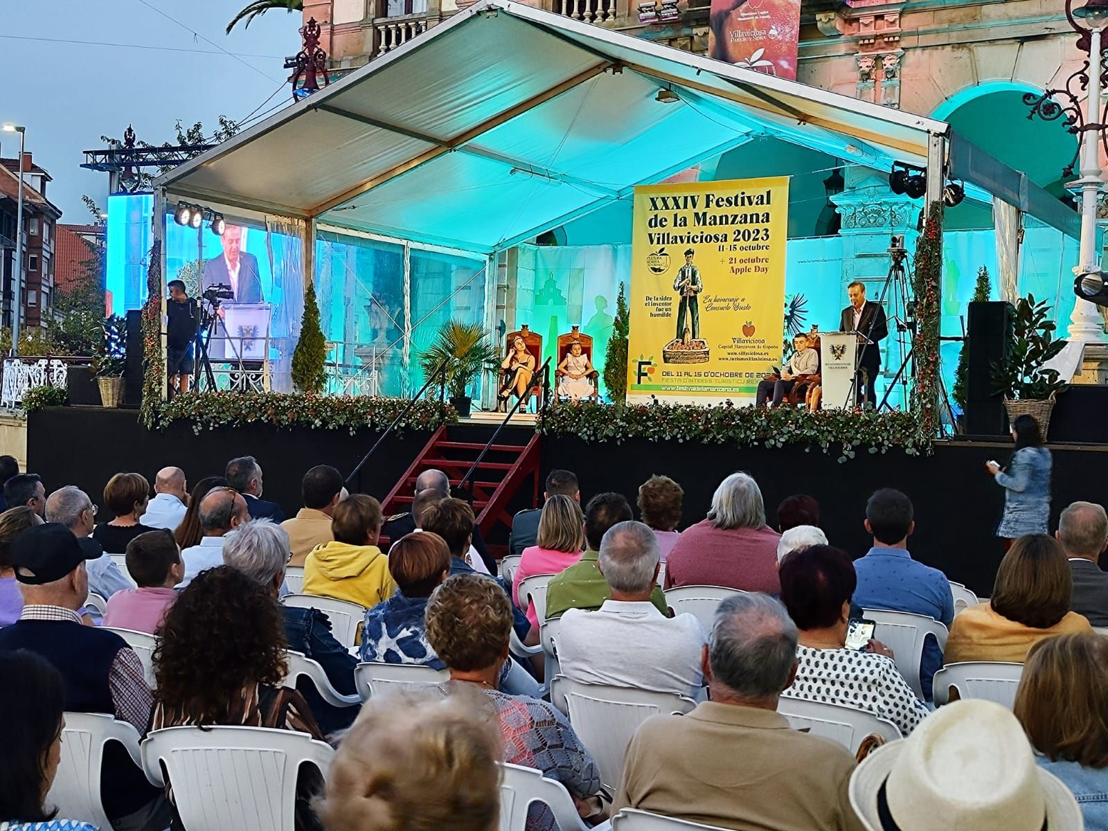 Gastronomía, homenajes y exposiciones: así ha arrancado el Festival de la Manzana