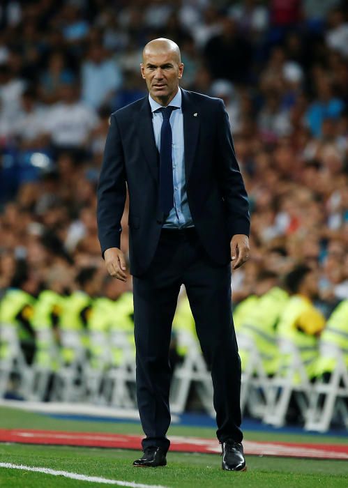 Instantes del partido disputado ayer entre el Valencia CF y el Real Madrid.