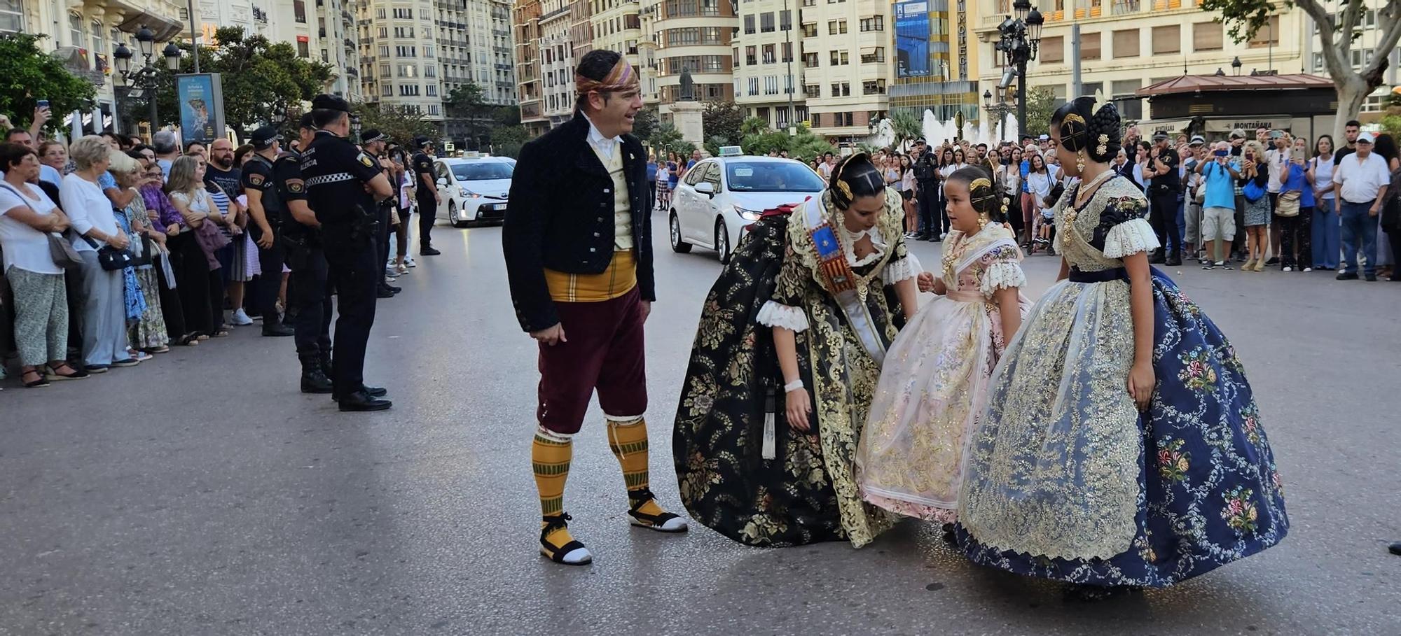 Llega la corte y llegan los arreglos tras salir del coche