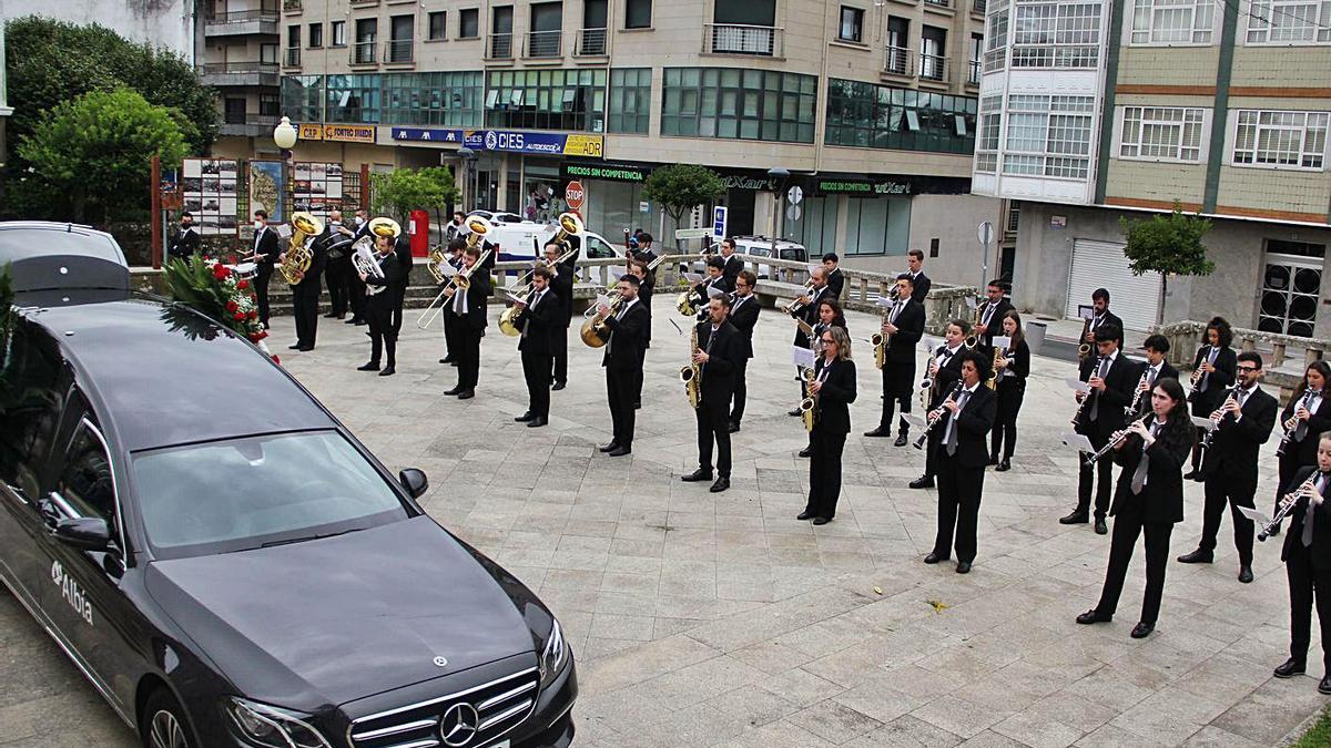 Emotiva despedida de la Banda de Silleda a José Costoya | BERNABÉ/ANA AGRA