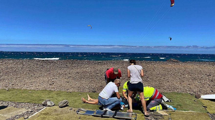 Accidente de un kitesurfista en Vargas