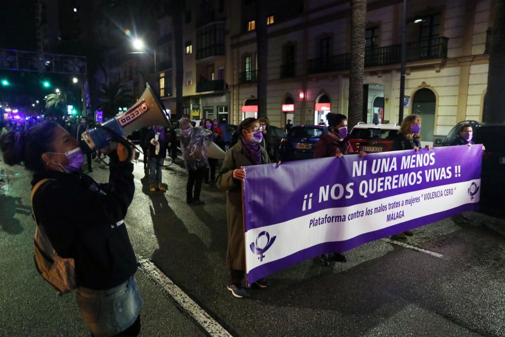 La manifestación por el 25N en Málaga, en imágenes