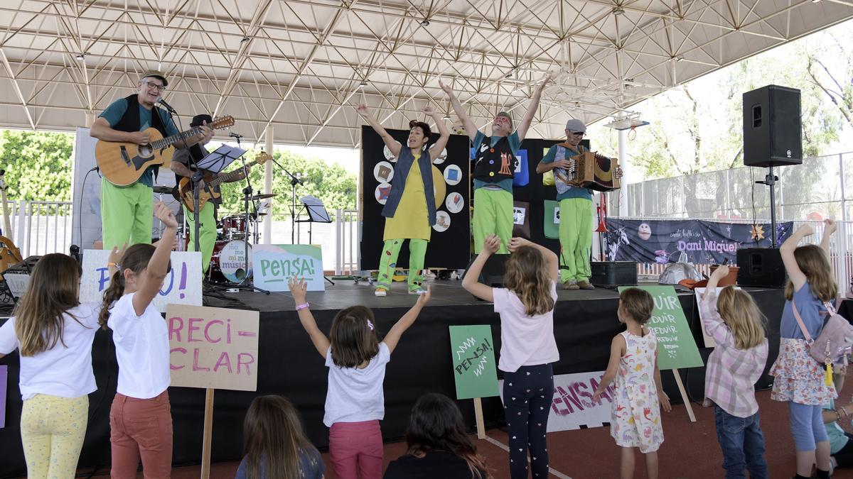 L&#039;espectacle educatiu &quot;Desfem&quot;, de Dani Miquel, va ser un gran èxit.