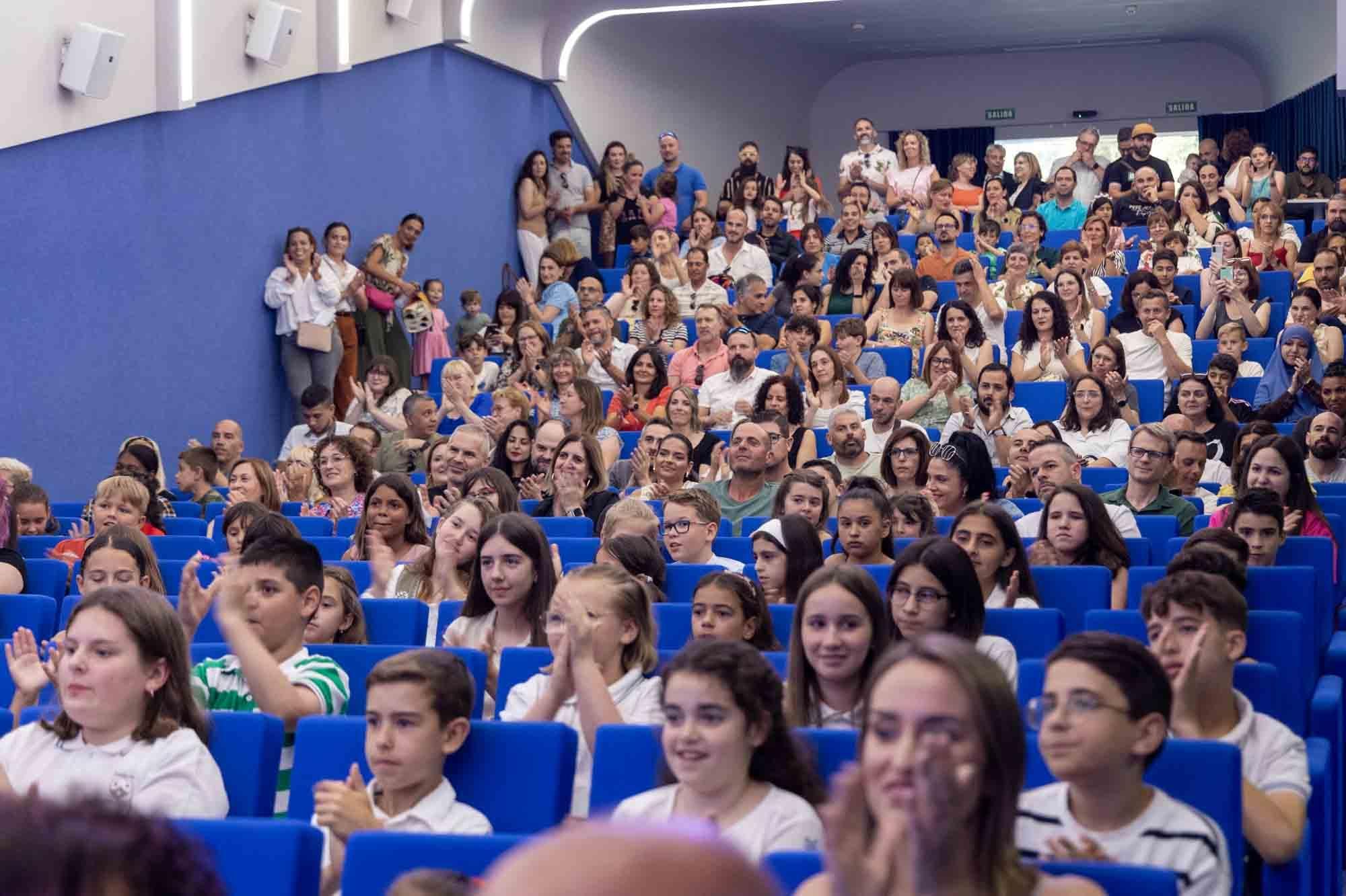 Entrega de premios del concurso infantil de relatos cortos "Cuéntame un cuento para comer" en el Club INFORMACIÓN organizado por COES
