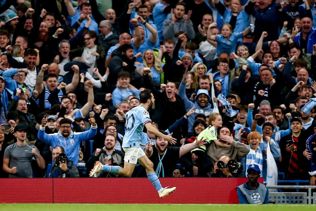 Manchester (United Kingdom), 17/05/2023.- Bernardo Silva of Manchester City celebrates after scoring the 2-0 goal during the UEFA Champions League semi-finals, 2nd leg soccer match between Manchester City and Real Madrid in Manchester, Britain, 17 May 2023. (Liga de Campeones, Reino Unido) EFE/EPA/ADAM VAUGHAN