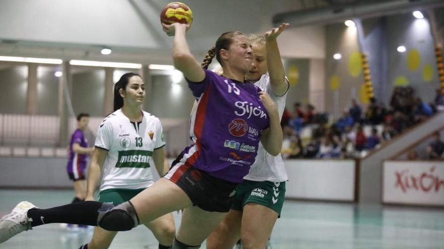 Un partido del Balonmano La Calzada