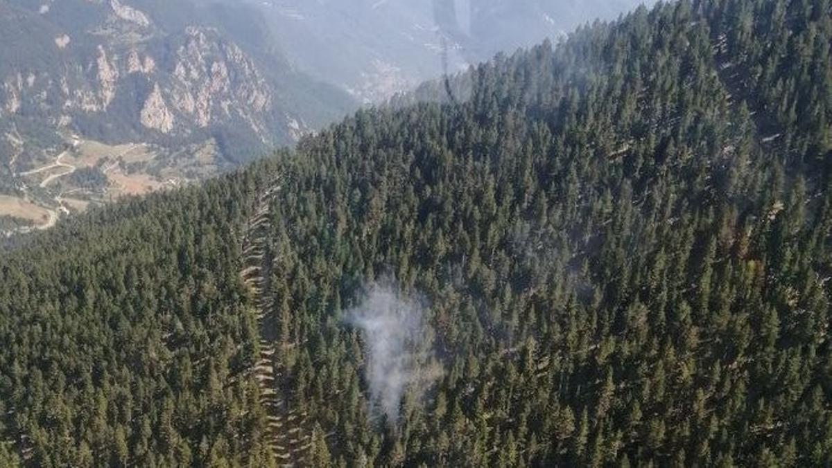 Alarma per una columna de fum en una zona forestal de Josa i Tuixent, a Lleida