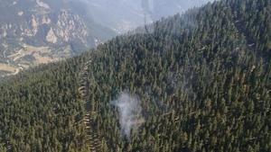 Alarma per una columna de fum en una zona forestal de Josa i Tuixent, a Lleida