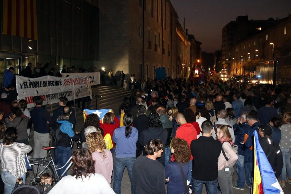 Concentració a Girona per demanar al Parlament que proclami la República