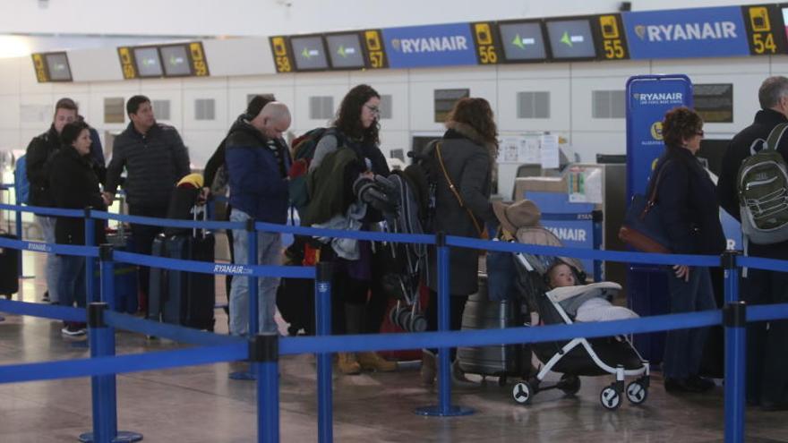 Ryanair no permitirá volar con la maleta de cabina si no se paga un  suplemento de 5 euros - Información