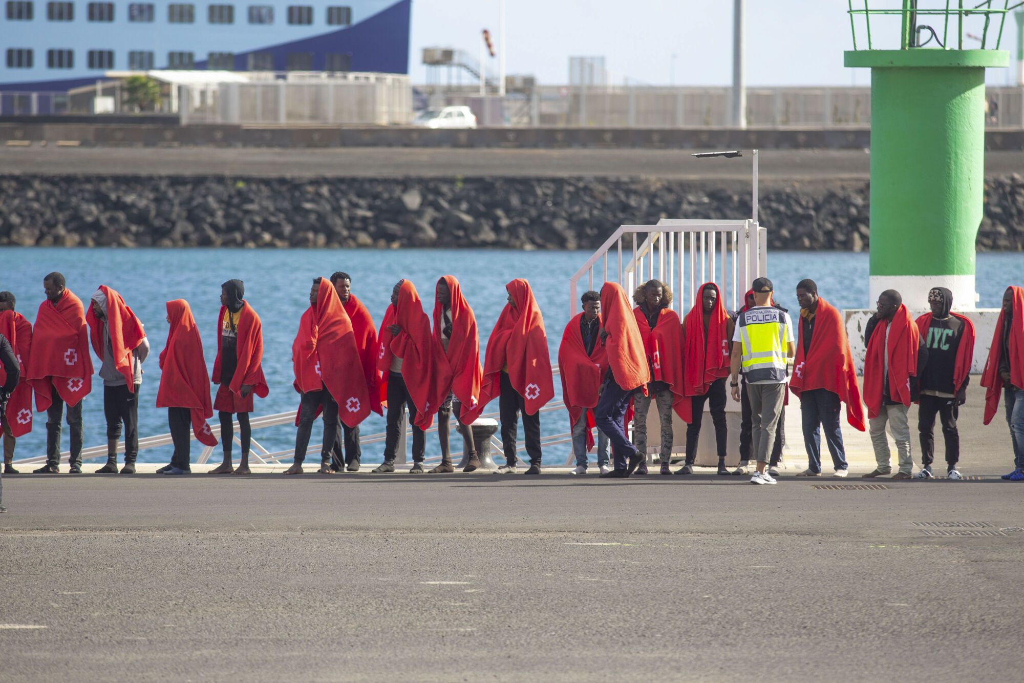 Salvamento Marítimo rescata a 60 migrantes cerca de Lanzarote el Día de Reyes