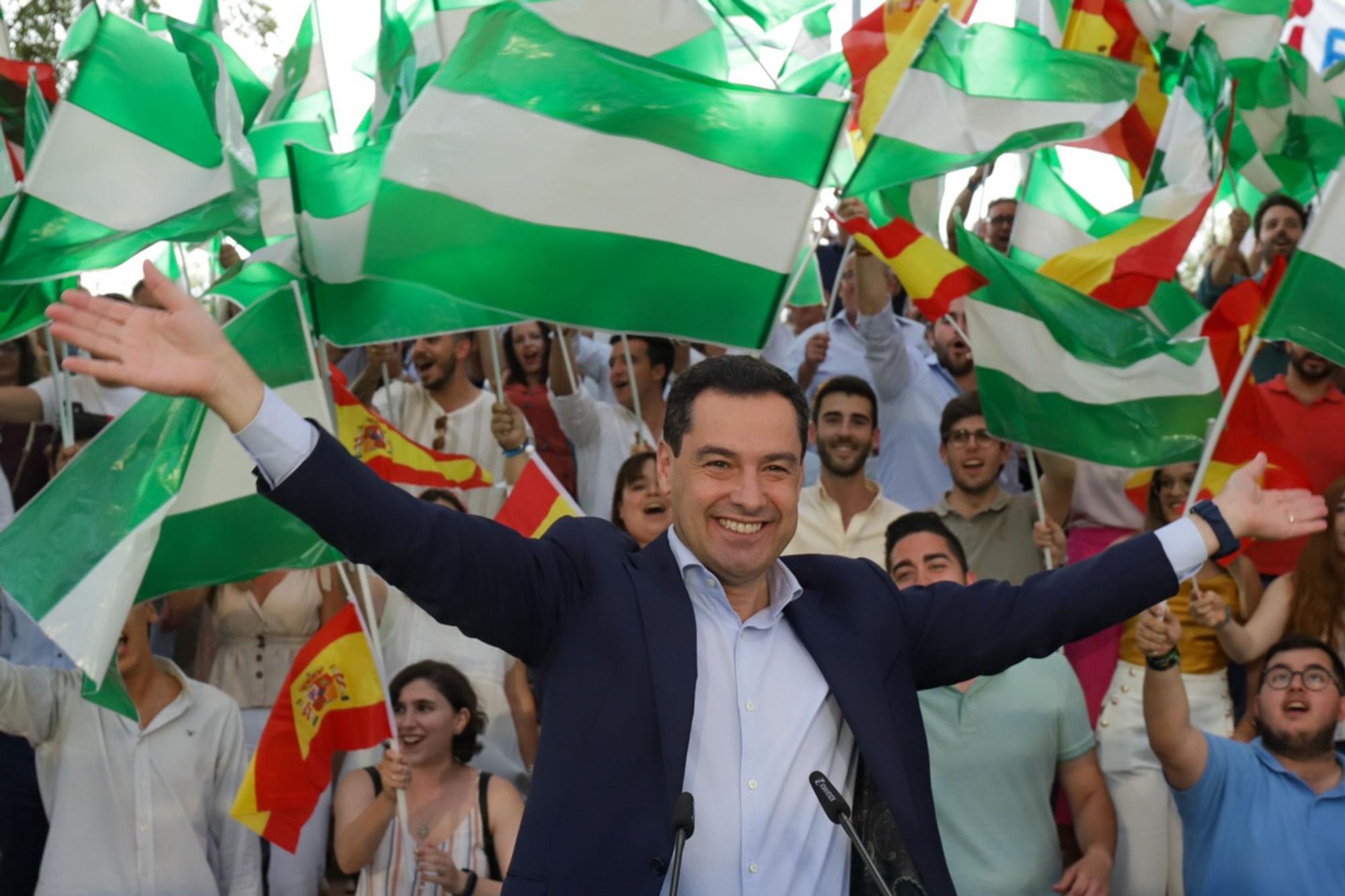 El presidente del PP-A y candidato a la Presidencia de la Junta, Juanma Moreno, en el inicio de la campaña a los comicios al Parlamento andaluz convocados para el próximo 19 de junio a 02 de junio del 2022. En el parque Balsa Decantación, Málaga.