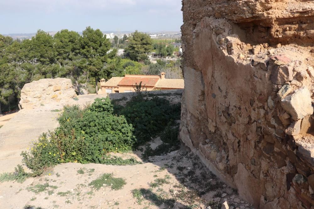 Los castillos de Larache y Cabezo de Torres "se hunden entre la inmundicia", denuncia Huermur