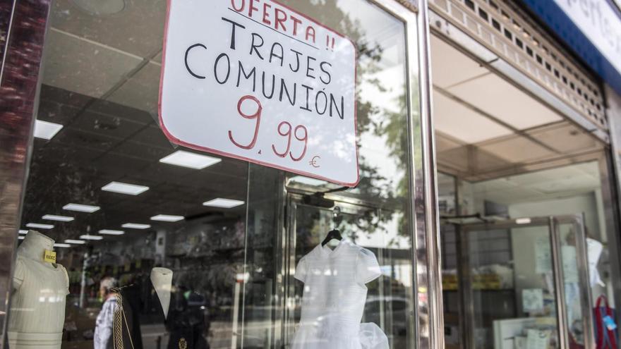 Cáceres: de 800 a 10 euros por un traje de comunión