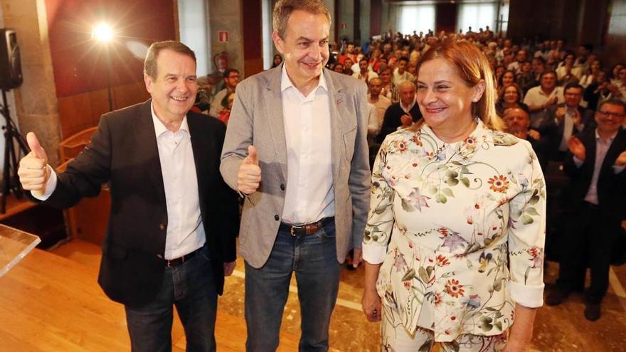 Zapatero, acompañado por Caballero y Silva // MARTA G. BREA