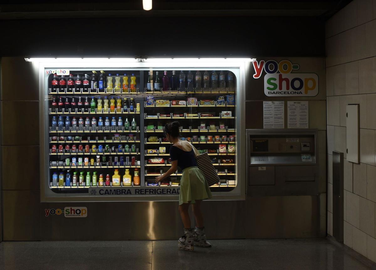 Máquina expendedora de productos diversos.