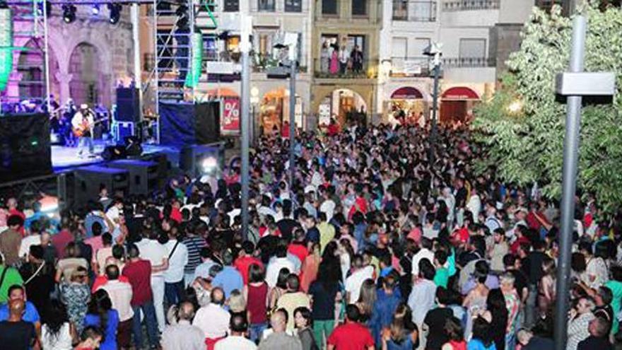 Mercado de artesanía y música, como anticipo del Martes Mayor