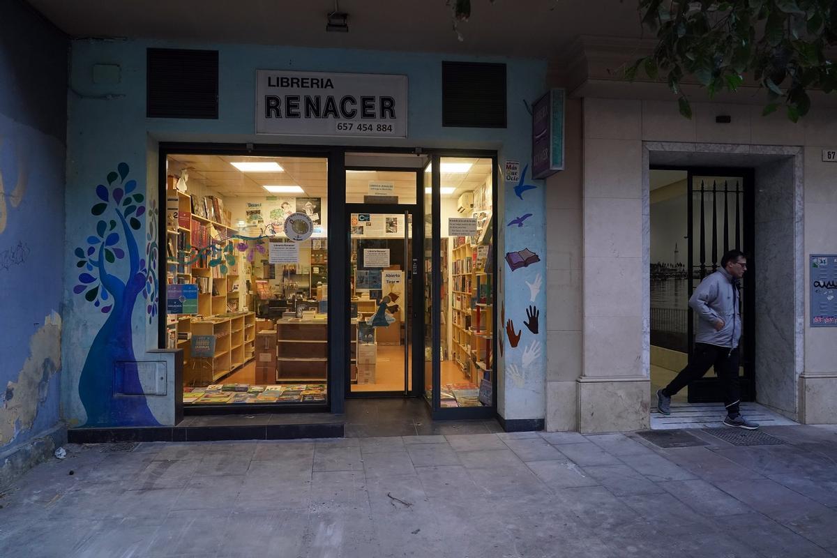 La librería Renacer, situada en la calle Carretería en Málaga, muy cerca de la plaza de San Francisco.