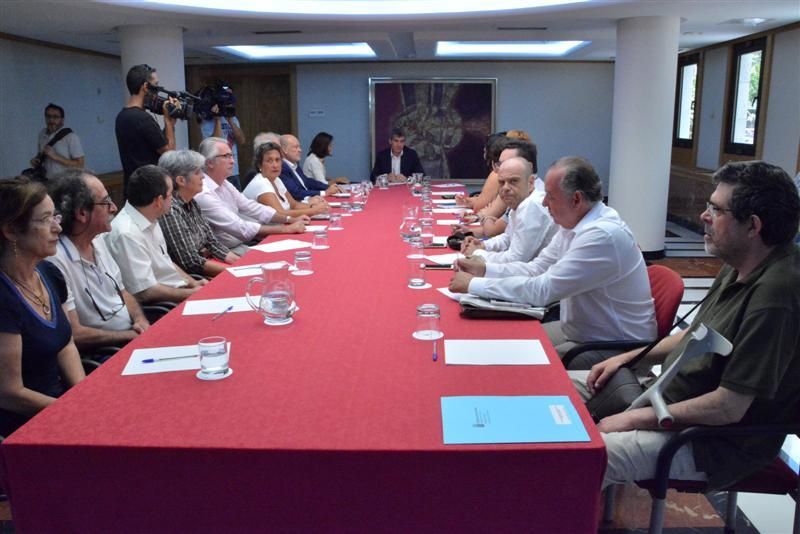 Clavijo se reúne con los libreros