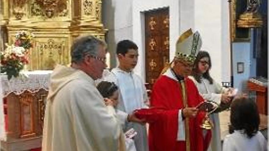 El bisbe de Chuquiribamba visita Vilobí