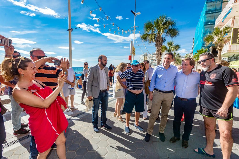 Campaña electoral: Isabel Bonig y el alcalde de Madrid, José Luis Martínez Almeida, visitan Benidorm