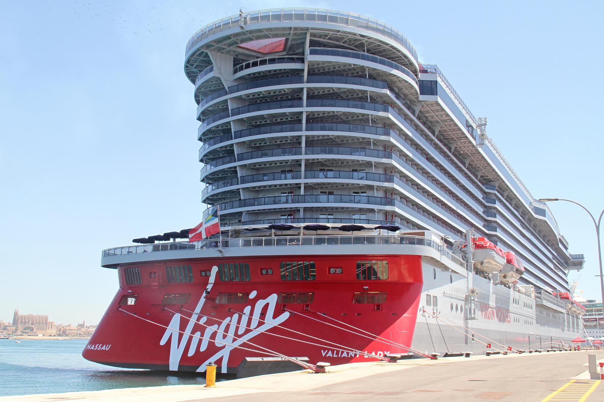 Llega por primera vez a Palma el crucero de Richard Branson 'Valiant Lady'