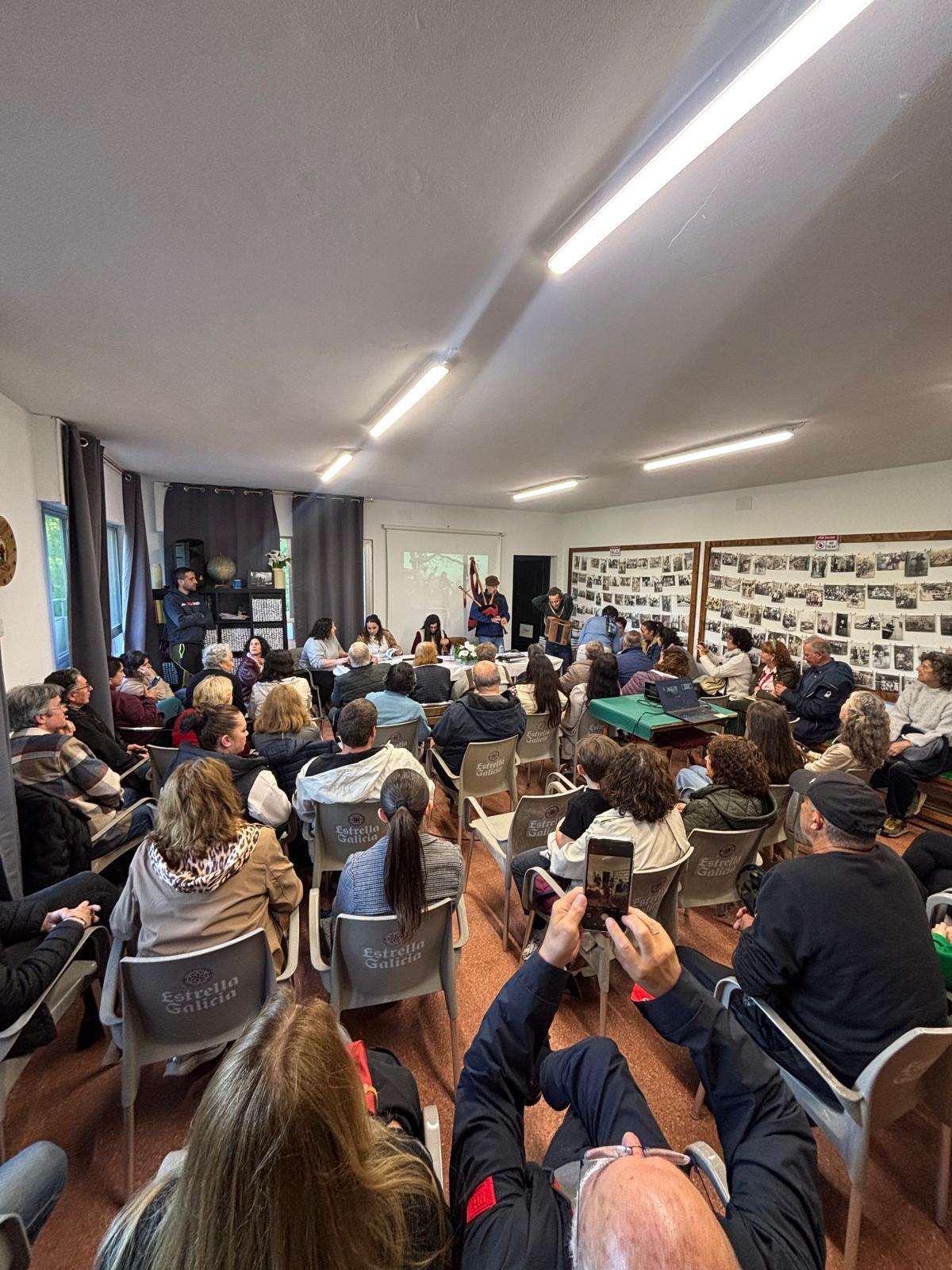 Presentado el libro "Xente d'El Mazucu", de Lena Valladares