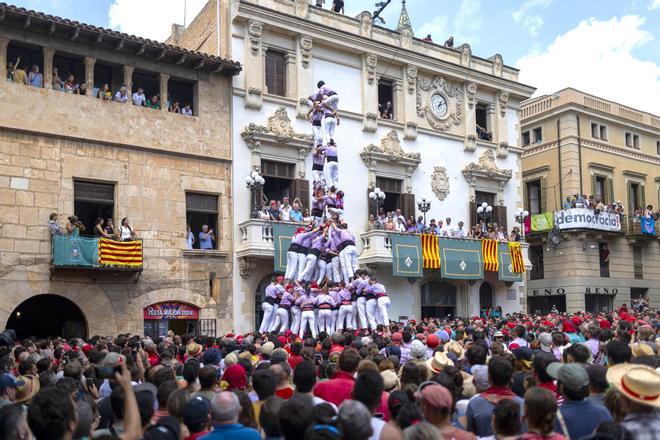Actuació de la Colla Jove Xiquets de Tarragona a la diada de Sant Fèlix del 2025.