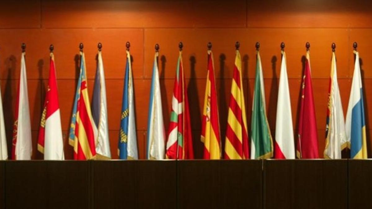 esala6181079 barcelona 17 04 07  banderas de todas las comunidades en el 170602125234