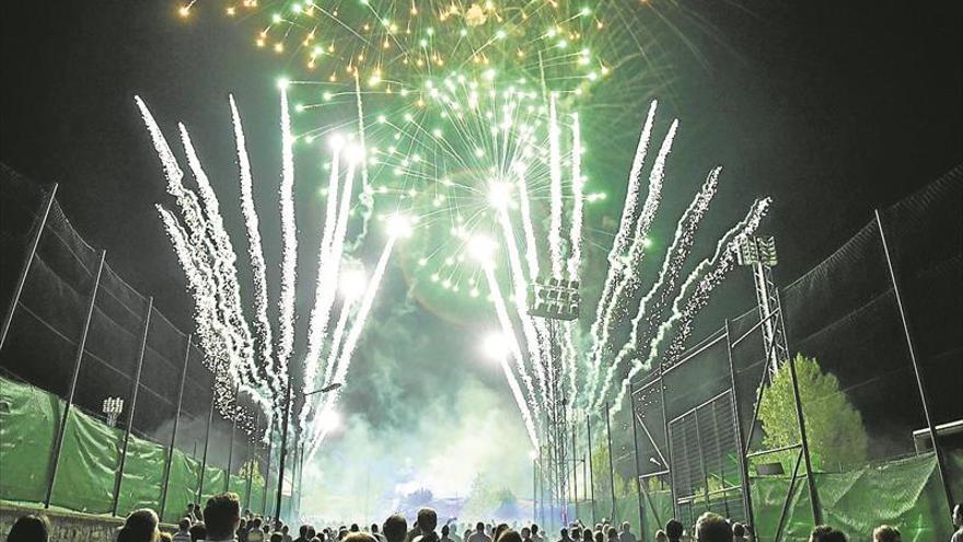 Centenares de farolillos adornan las calles de la Feria en su 175 aniversario