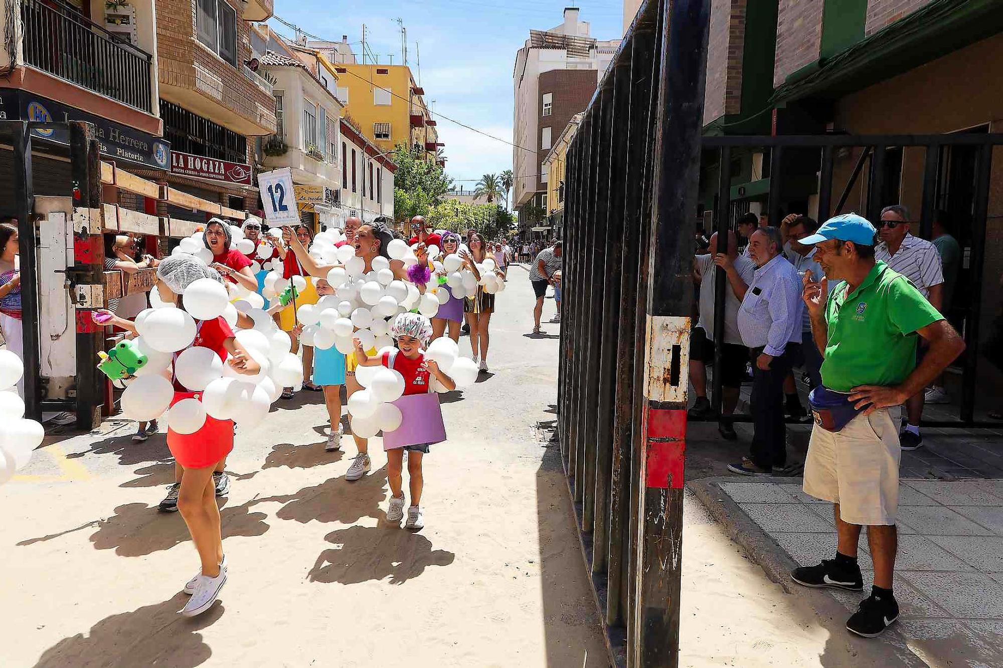 El Grau da inicio a las fiestas de Sant Pere con pólvora, bous y música